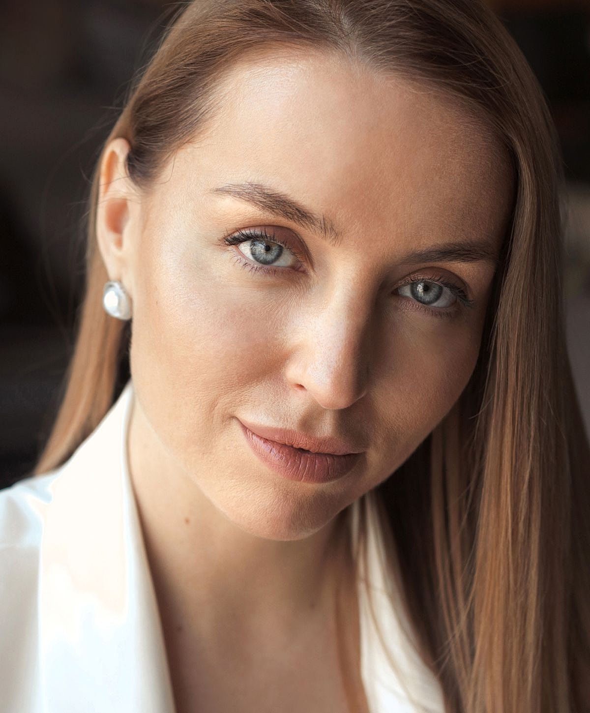 Houston Chin Liposuction model with blue eyes